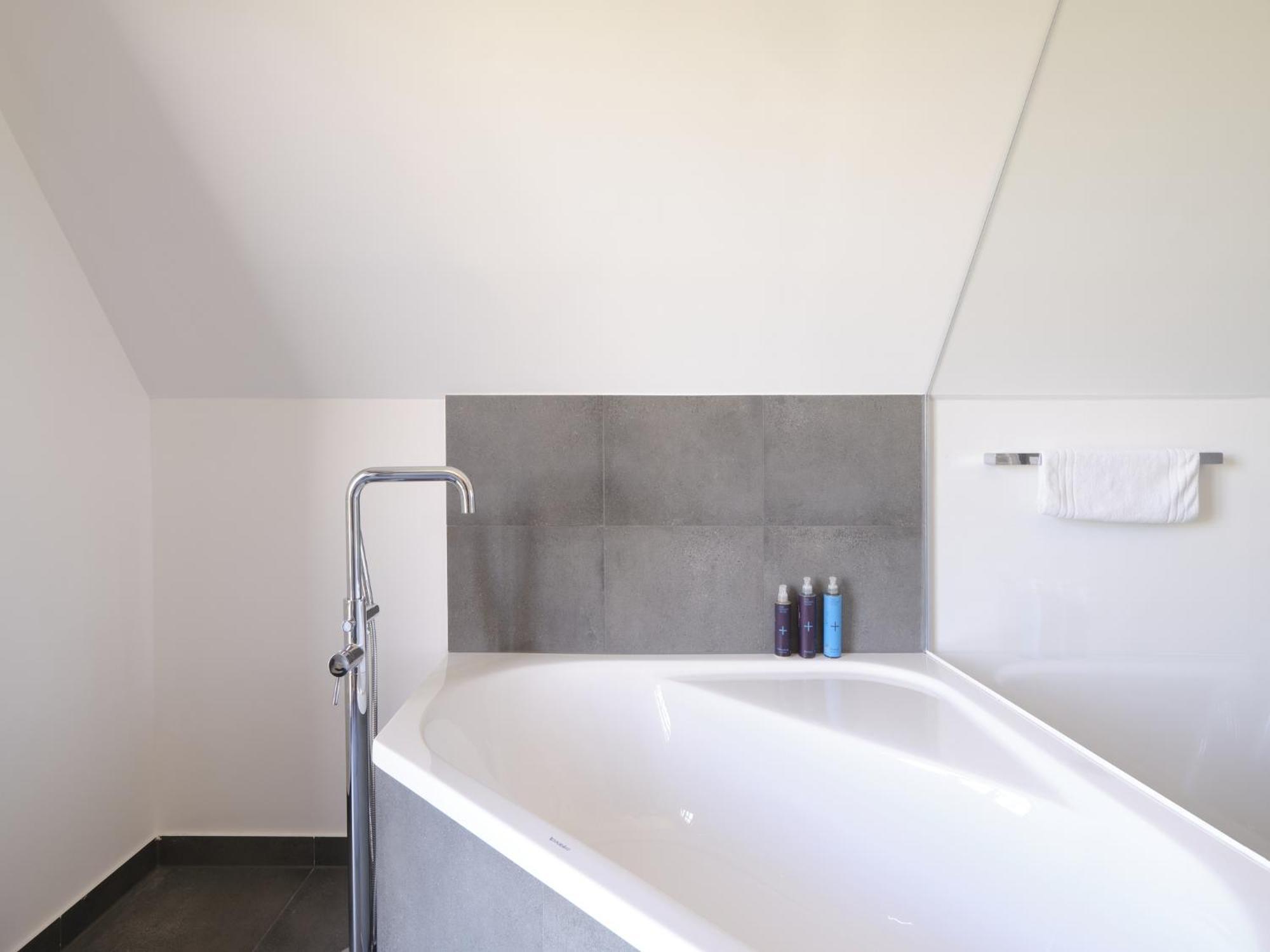 Reetland Am Meer - Luxusplus Reetdachvilla Mit 4 Schlafzimmern, Aussensauna, Loungebereich Und Kamin G07 Dranske Eksteriør billede